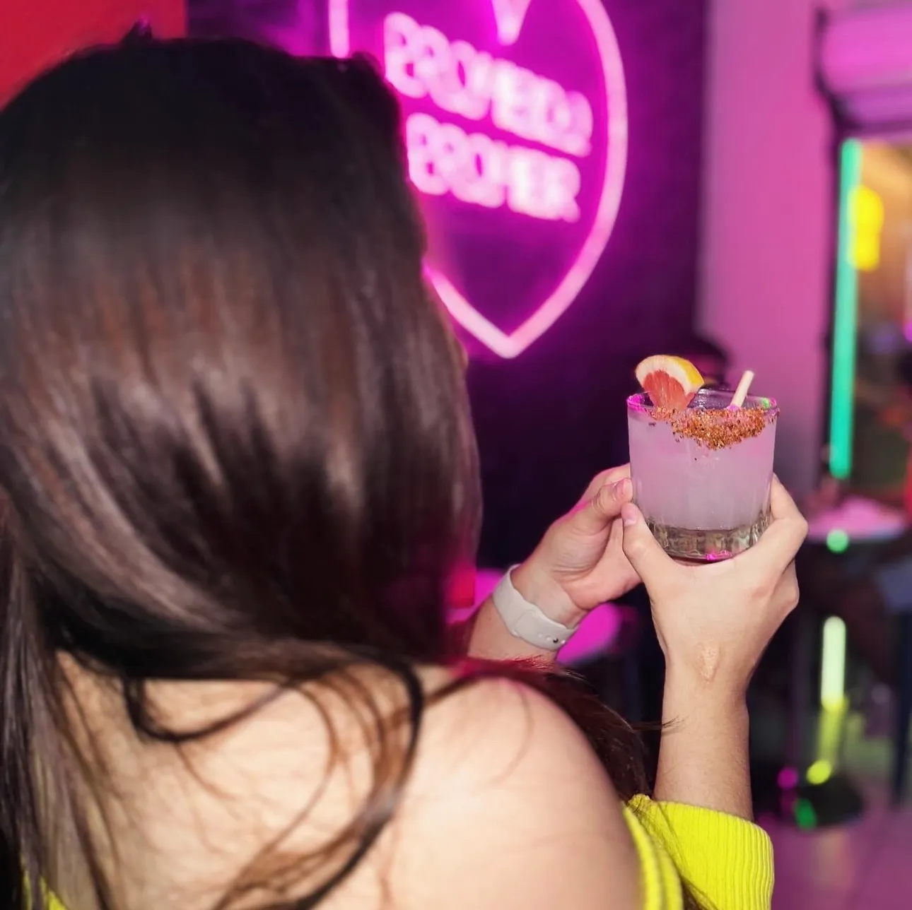 Cóctel rosa artesanal